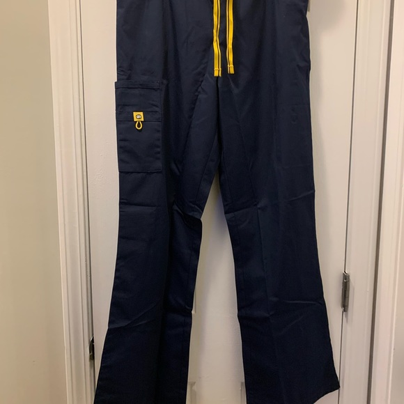 NWT Navy Wonderwink scrubs - Picture 3 of 4